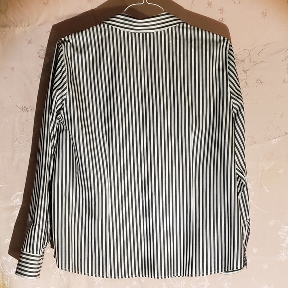 Button down - Picture 3 of 3